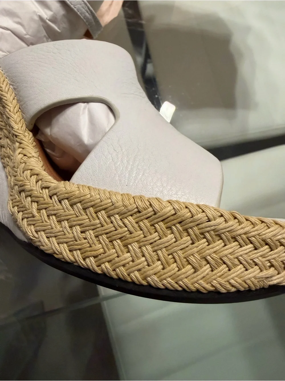 LAmour Des Pieds elegant white